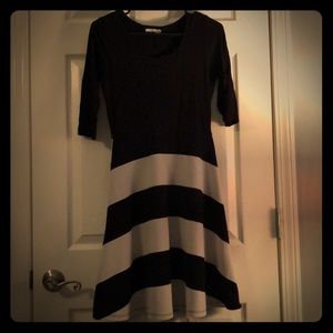 Black and white 3/4 sleeved dress